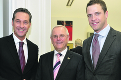 v.l.: HC Strache, Johann Herzog und Johann Gudenus